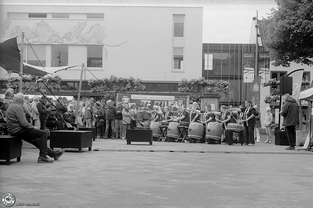 Leica IIIc-sync, 50/1.5 Xenon, Rollei Retro 80s
