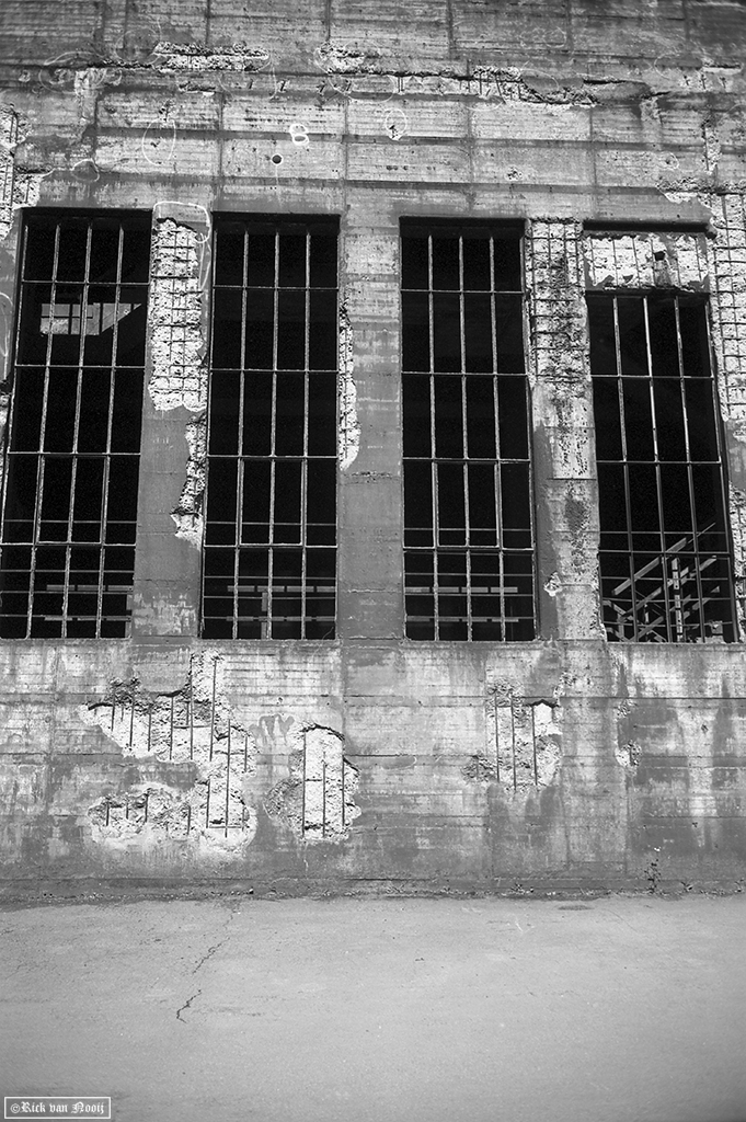 Leica IIIc, Leitz 28mm f/6.3 Hektor, Rollei Retro 80s
