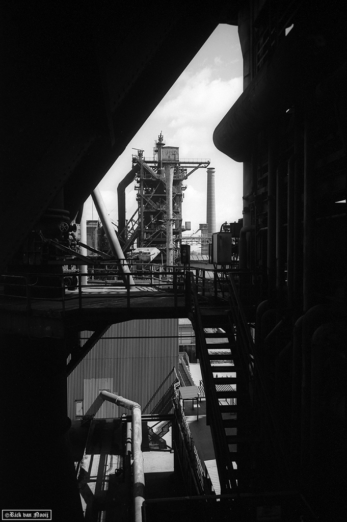 Leica IIIc, Leitz 28mm f/6.3 Hektor, Rollei Retro 80s

