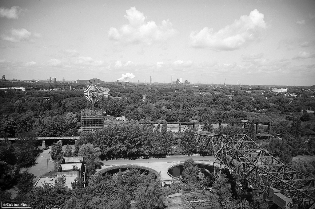 Leica IIIc, Leitz 28mm f/6.3 Hektor, Rollei Retro 80s
