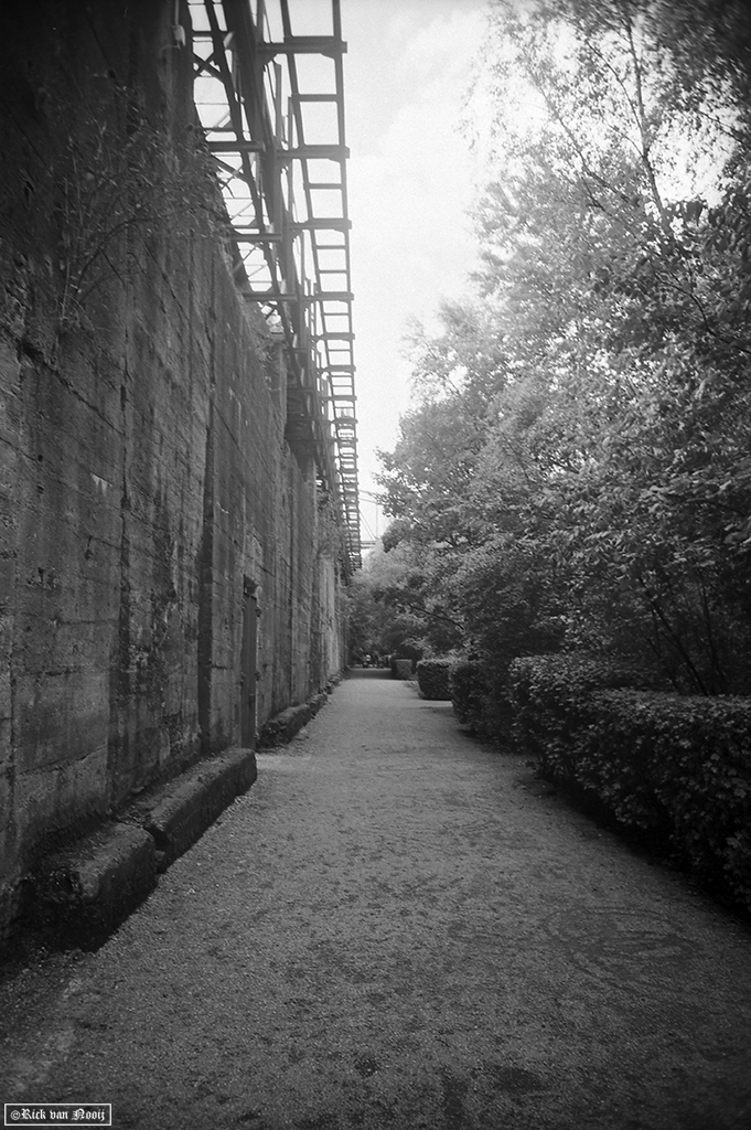 Leica IIIc, Leitz 28mm f/6.3 Hektor, Rollei Retro 80s
