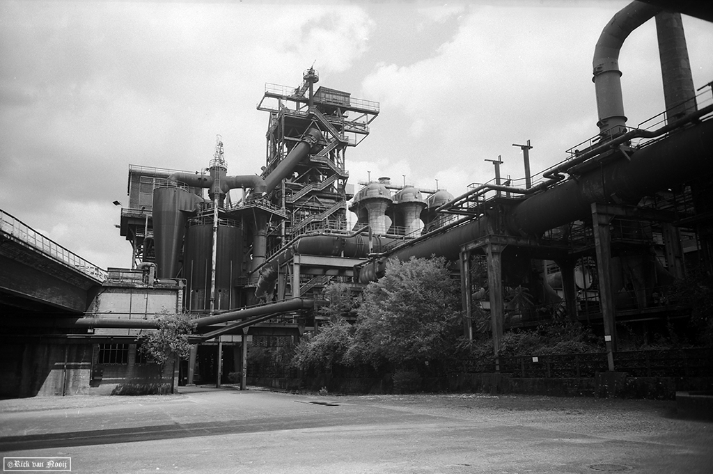 Leica IIIc, Leitz 28mm f/6.3 Hektor, Rollei Retro 80s
