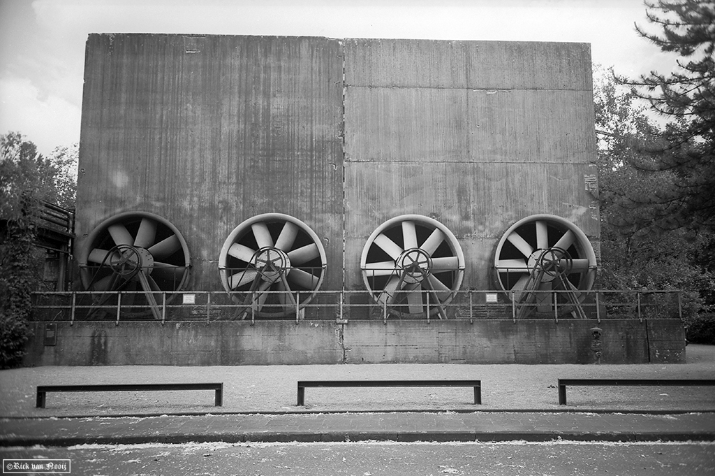 Leica IIIc, Leitz 28mm f/6.3 Hektor, Rollei Retro 80s

