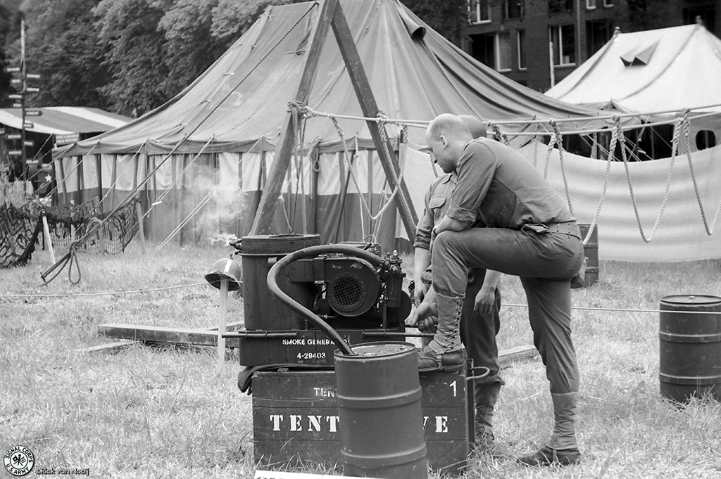 Leica IIIc, Leitz 7.3cm f/1.9 Hektor, Rollei Retro 80s
