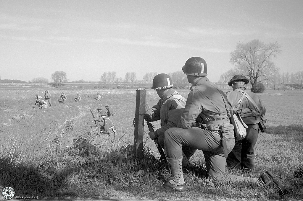 Zeiss Contax II, 50/1.5 Sonnar, Y2 filter, Fomapan 100
