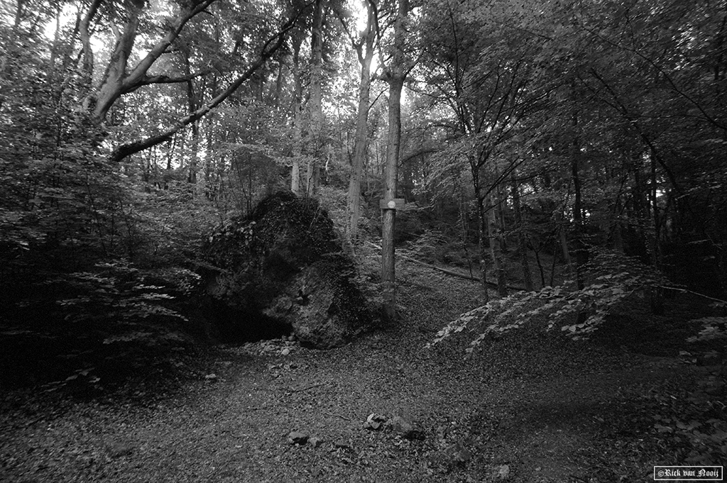 Leica MD-2, Voigtländer Super Wide-Heliar 15mm f/4.5, Fomapan 200
