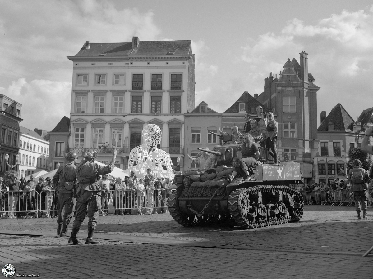 Combat Graphic 45, Ilford HP5+
